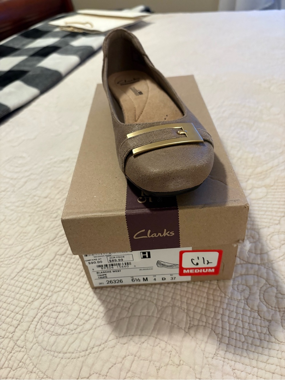 Clarks Women's Taupe Suede Ballet Flat with Gold Accent size 6 1/2 new
